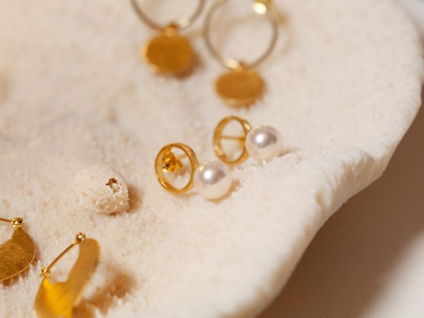 Oorbellen Earring Pearl Adeline 925 sterling zilver en 18K goud mat Parel Laura Design