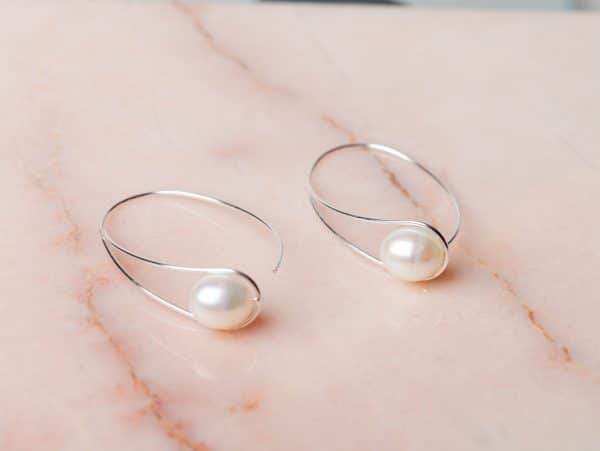 Oorbellen Hoop Earrings Pearl Aurora 925 sterling zilver zoetwaterparel Laura Design
