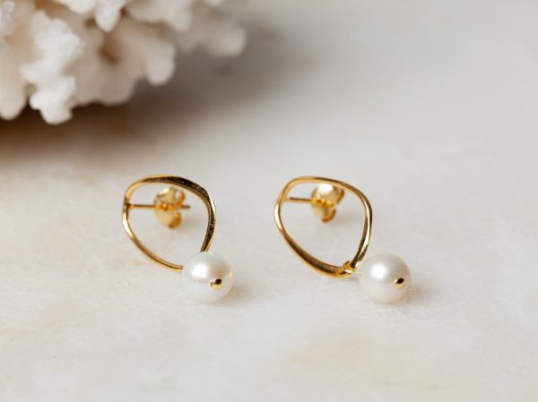 1e afbeelding Oorbellen Hoop Earrings Pearl Arlette 925 sterling zilver en 18K goud zoetwaterparel Laura Design