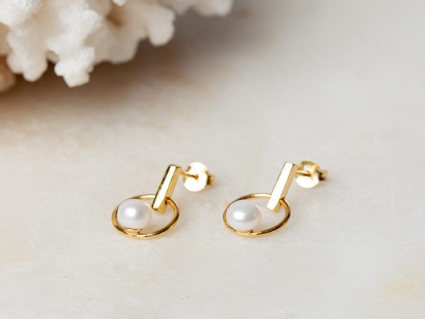 1e afbeelding Oorbellen Hoop Earrings Pearl Day 925 sterling zilver en 18K goud zoetwaterparel Laura Design