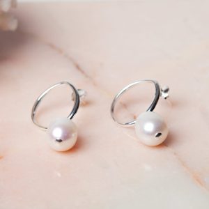 Oorbellen Hoop Earrings Pearl Aleyna 925 sterling zilver zoetwaterparel Laura Design