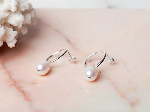 Oorbellen Hoop Earrings Pearl Aleyna 925 sterling zilver zoetwaterparel Laura Design