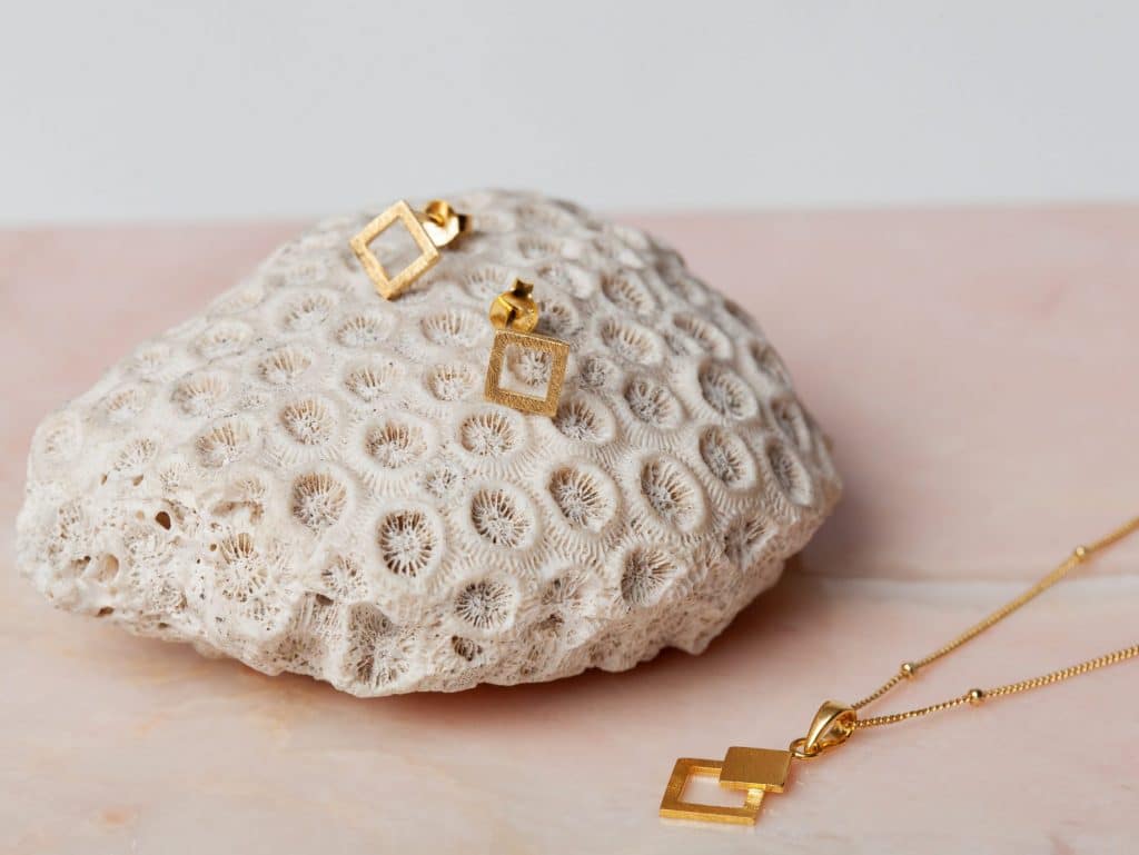 Sieradenset Cato - ketting en oorbellen Necklace Cato & Earstud Square 925 sterling zilver en 18K goud mat Laura Design