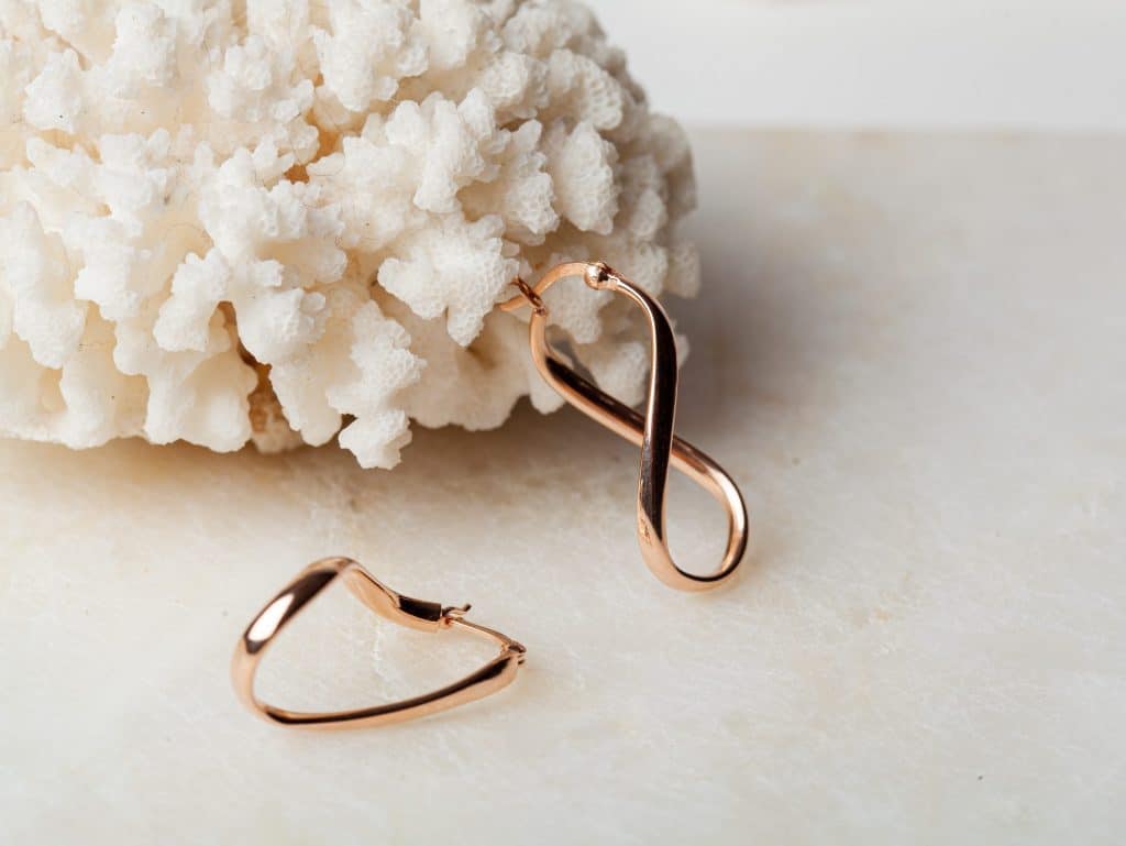 Spiraalvormige oorbellen met bajonetsluiting Hoop Earrings Twist Small 925 sterling zilver en 18K roségoud Laura Design