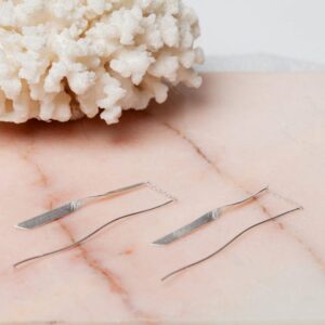 Golvende oorbellen Ear Threader Eileen 925 sterling zilver mat Laura Design