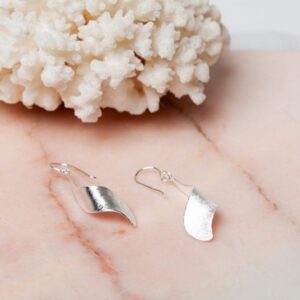 Gedraaide oorbellen Earring Autumn 925 sterling zilver mat Laura Design