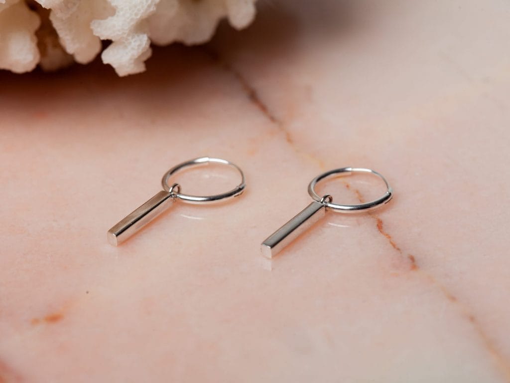 Oorbellen met staafvormige bedeltjes Hoop Earrings Lynn 925 sterling zilver Laura Design