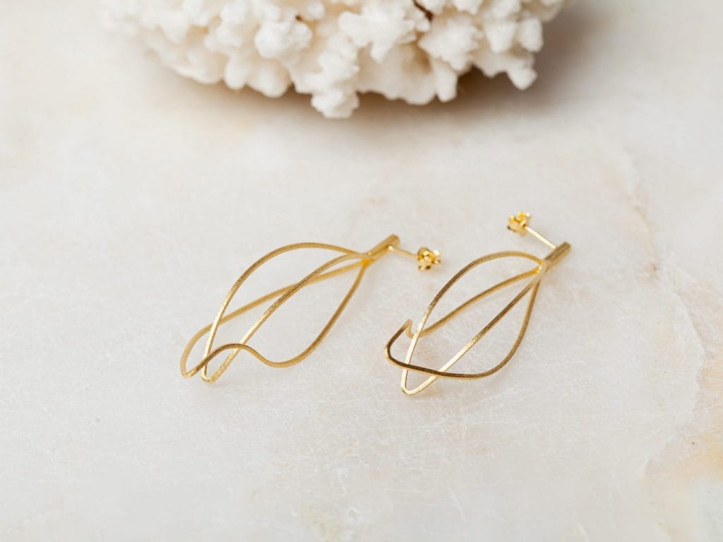 Abstracte spiraalvormige oorbellen Earring Doutzen 925 sterling zilver en 18K goud mat Laura Design