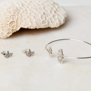 Ginkgo blad sieradenset Little Ginkgo Leaf - Earstud Ginkgo Leaf & Bracelet Little Ginkgo Leaf 925 sterling zilver oxidized Laura Design