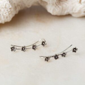 Bloemvormige oorbellen Ear Climber Floor 925 sterling zilver oxidized Laura Design