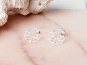 Abstracte oorbellen Earstud Vajèn 925 sterling zilver mat Laura Design