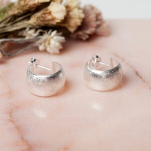 Retro chic oorbel Earring Sanny 925 sterling zilver mat Laura Design