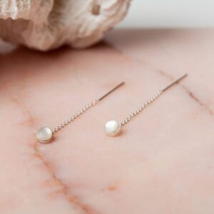 Oorbellen Ear Threader Little Stone 925 sterling zilver en parelmoer Laura Design