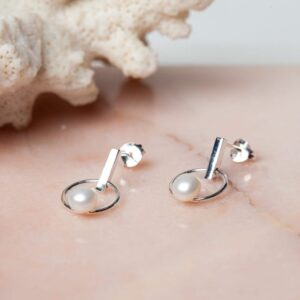 Parel oorbellen Hoop Earrings Pearl Day 925 sterling zilver en zoetwaterparel Laura Design