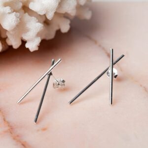 Moderne gekruiste oorbellen Earring Criss Cross 925 sterling zilver Laura Design