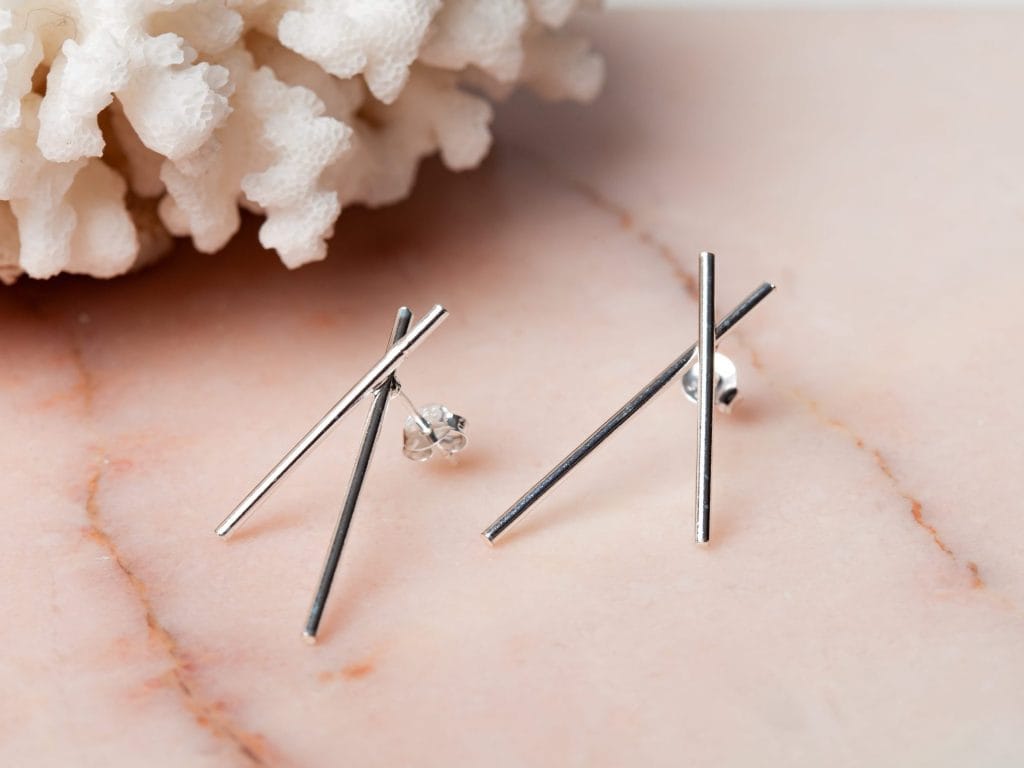 Moderne gekruiste oorbellen Earring Criss Cross 925 sterling zilver Laura Design