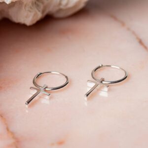 Oorbellen met kruis bedeltjes Hoop Earrings Cross Chic 925 sterling zilver Laura Design