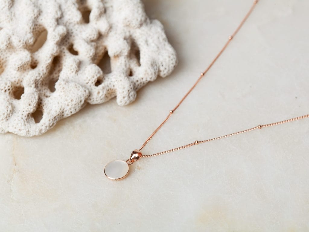 Ketting met parelmoer hanger Necklace June 925 sterling zilver en 18K roségoud & parelmoer Laura Design
